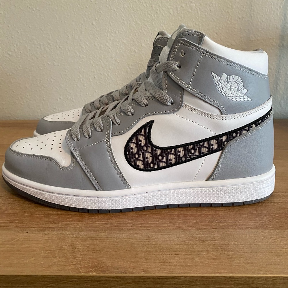 “LOOK ALIKE” SNEAKERS